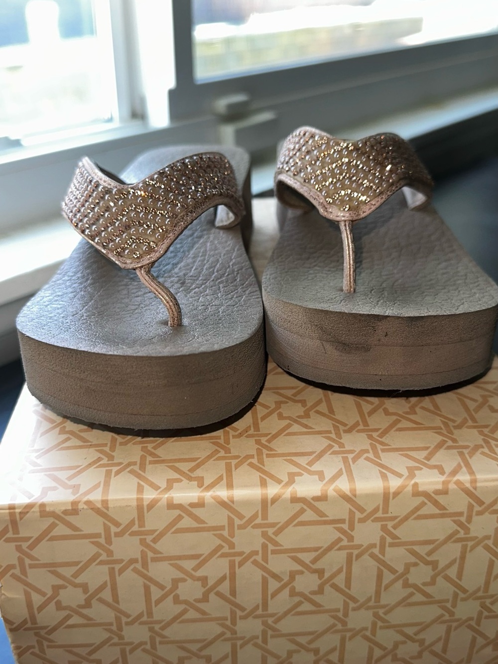 Skechers Rose Gold/Champagne Beaded Thong Sandals - Picture 3 of 6